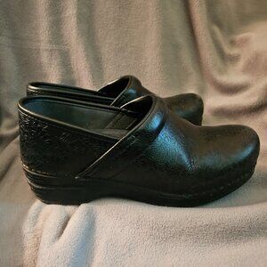 Dansko Pro XP, floral tooled clogs, size 40, black